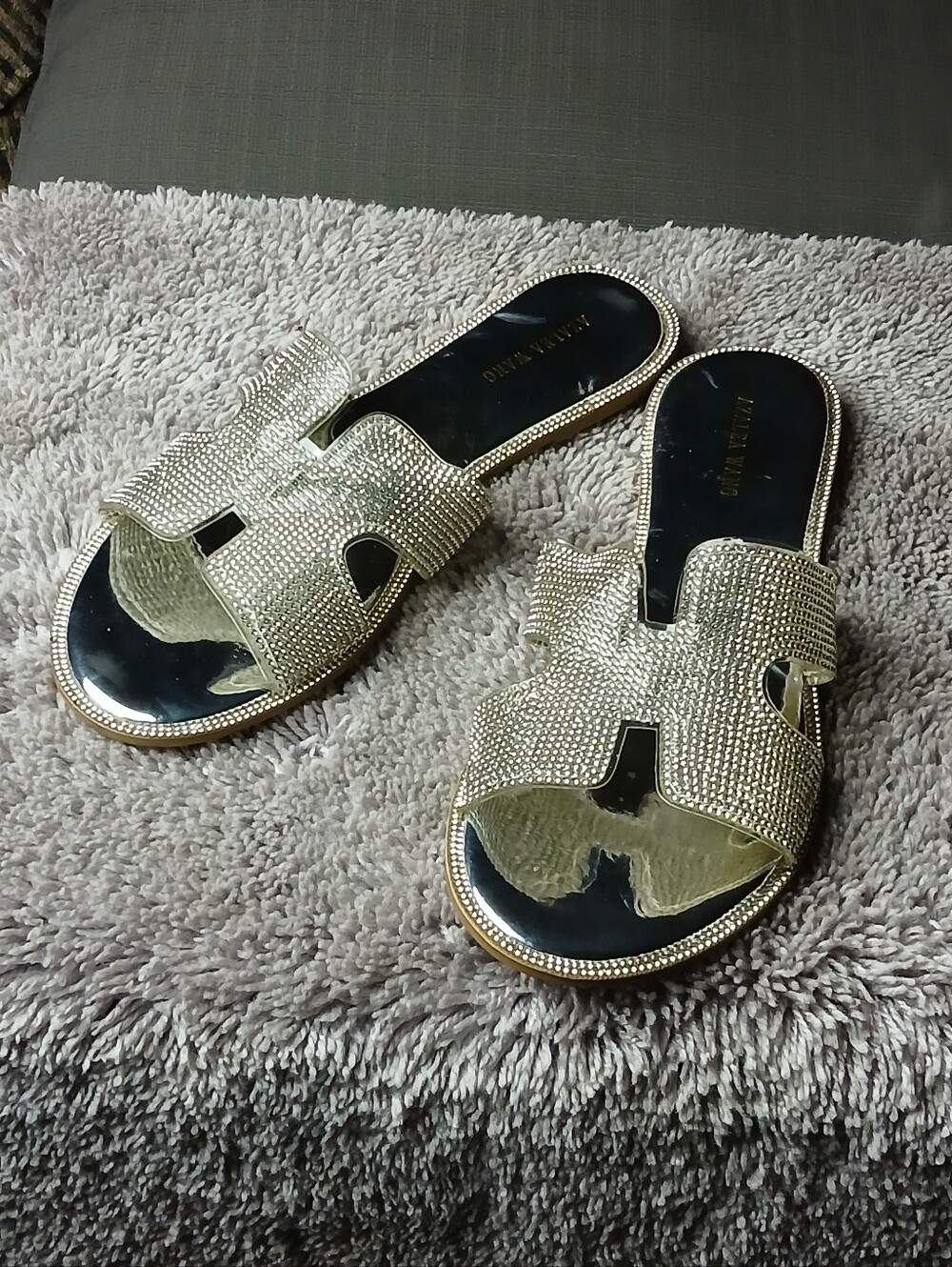 STUNNING AZALEA WANG SILVER RHINESTONE SLIDES